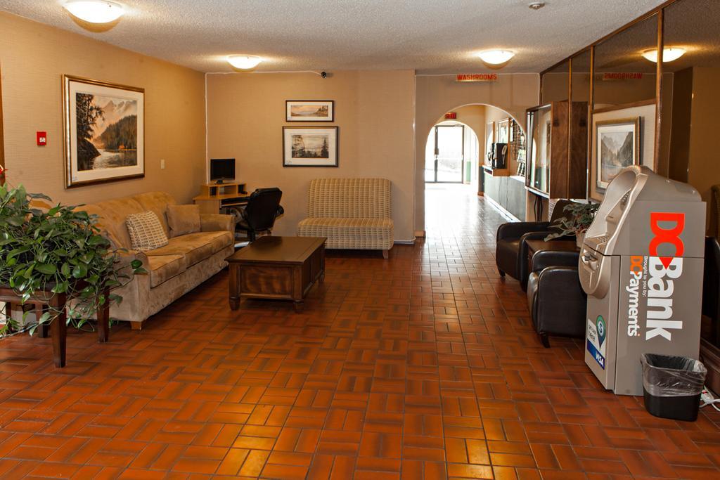 Haida Way Motor Inn Port Mcneill Exterior photo