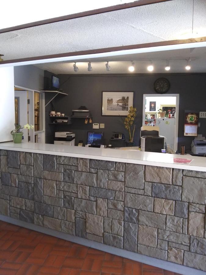 Haida Way Motor Inn Port Mcneill Exterior photo