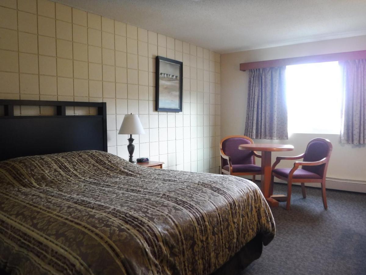 Haida Way Motor Inn Port Mcneill Exterior photo