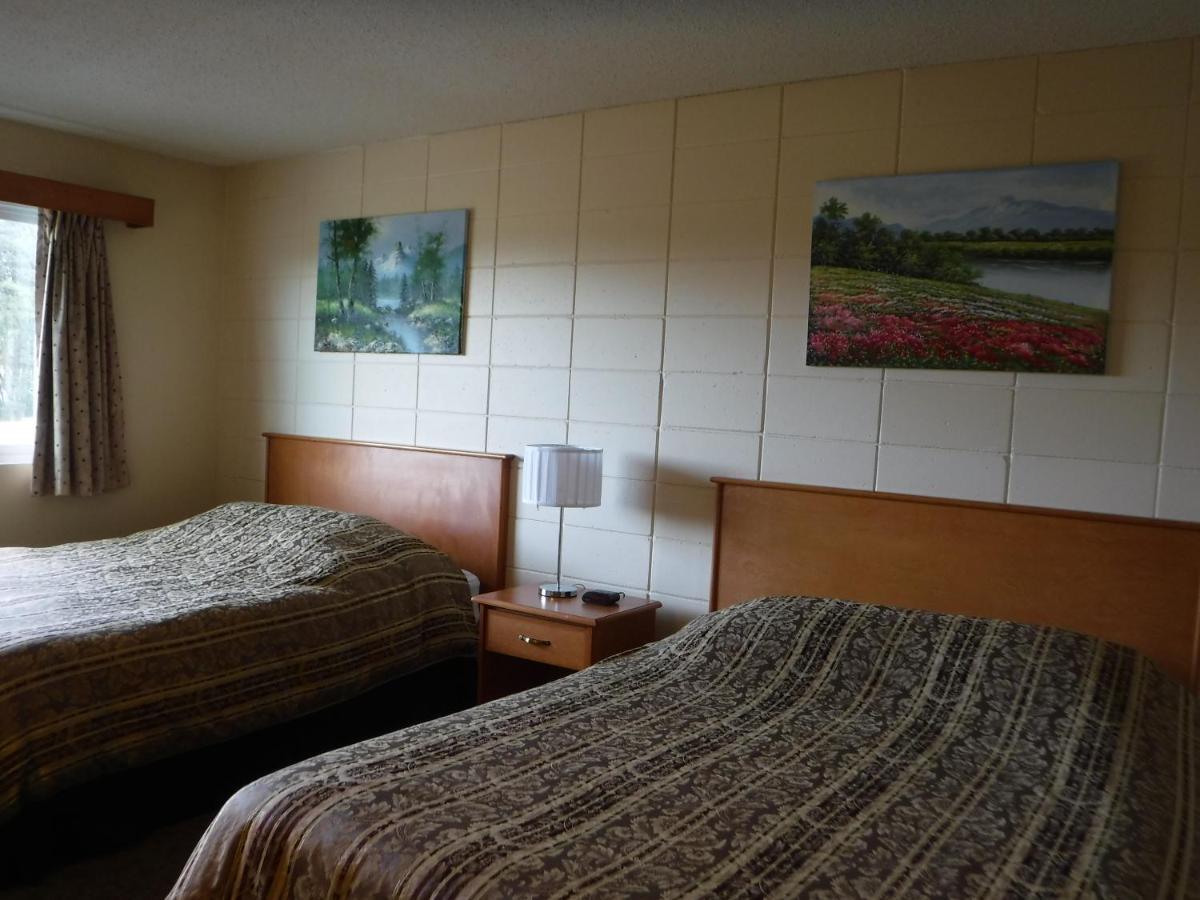 Haida Way Motor Inn Port Mcneill Exterior photo