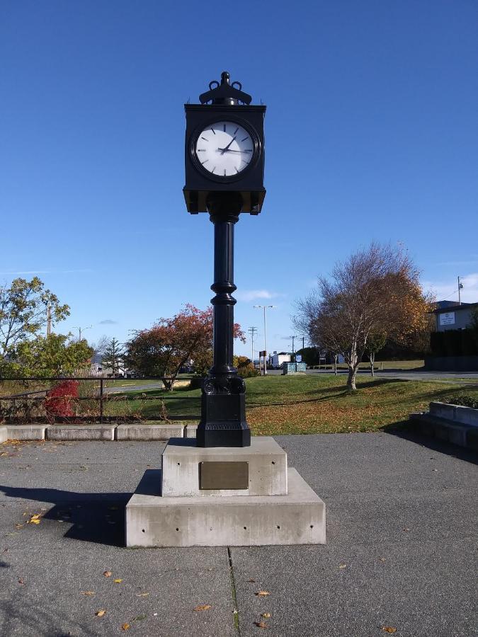 Haida Way Motor Inn Port Mcneill Exterior photo
